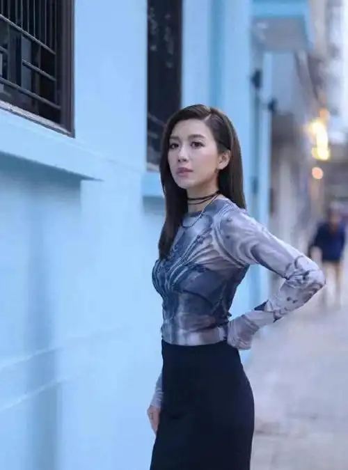 40岁黄智雯宣布结婚,与富豪男友恋爱11年,已秘密完成婚礼仪式