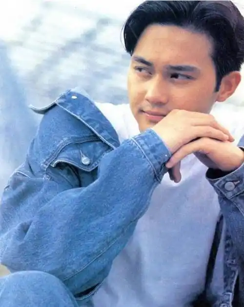 看了张智霖年轻时青涩旧照,才知道他为何能迷倒港姐袁咏仪_演艺圈