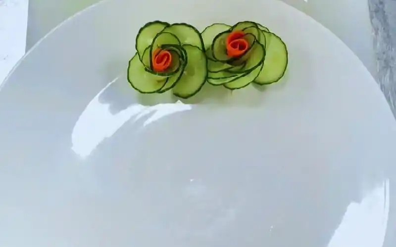 看双击收藏吧!摆盘技巧创意盘饰蔬菜花样切法