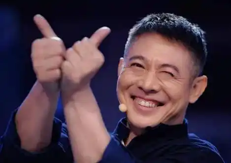 李连杰痴迷利智,分手正处哺乳期的发妻,卖身为利智还债_黄秋燕_武术_