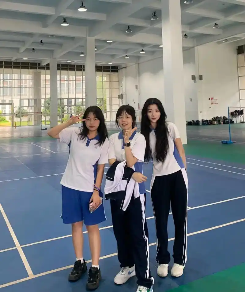 天空没有极限 我们的未来无边 #校园 #深圳校服 #高中 # - 抖音