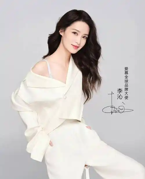 李沁代言内衣广告写真超美!雪肤玉貌魔鬼身材性感惊艳_笑容_女性_品牌
