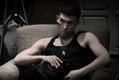 欧豪[超话]# #欧豪黑白禁区# 应是上. 来自桍杨 - 微博