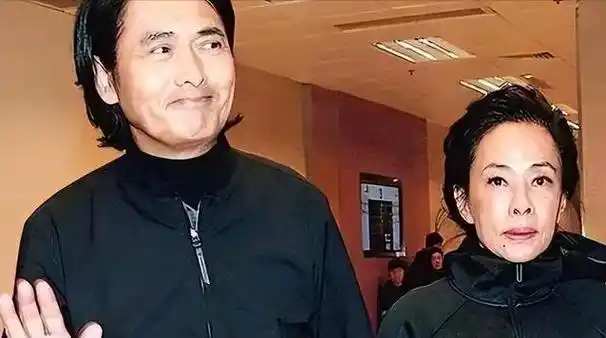 周润发3亿豪宅曝光高墙密布电网网友破败如农村自建房