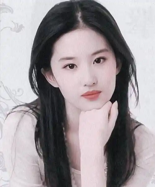 刘亦菲18岁清纯旧照,谁看了不想让她原地solo出道呢?