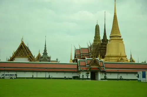 泰国大皇宫或叫玉佛寺 曼谷旅游比来之地 淡季来会更好些 旺季人好多