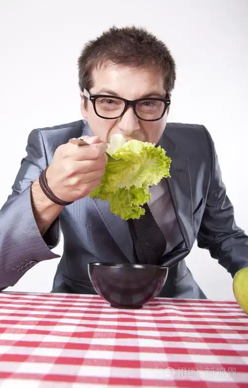 年轻男子吃照片-正版商用图片19t0ss-摄图新视界