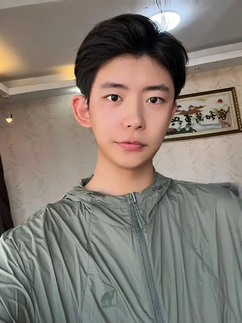 天气太热了 换个发型试试#男高中生 - 抖音