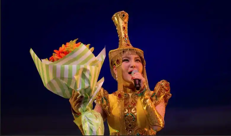 乌兰图雅…… 蒙古之花花开四季新西兰演唱会. tv33新闻图片集.