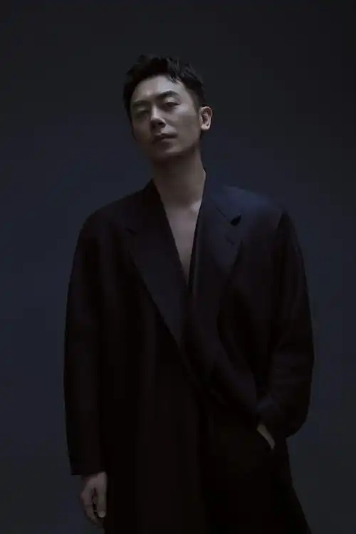 朱亚文最新大片曝光暗黑神秘诠释反派气场