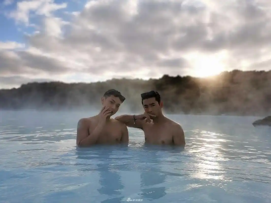 黄子韬冰岛半裸泡温泉照曝光热浪大片秀尽好身材