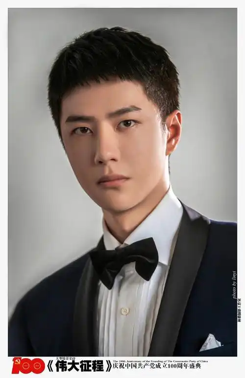 摄影师分享王一博《伟大征程》肖像照 剑眉星目的少年直视镜头让人