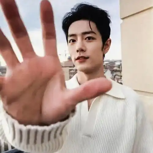 肖战侧脸照惊艳,坦言"戒碳水"失败,网友:真实更吸粉!