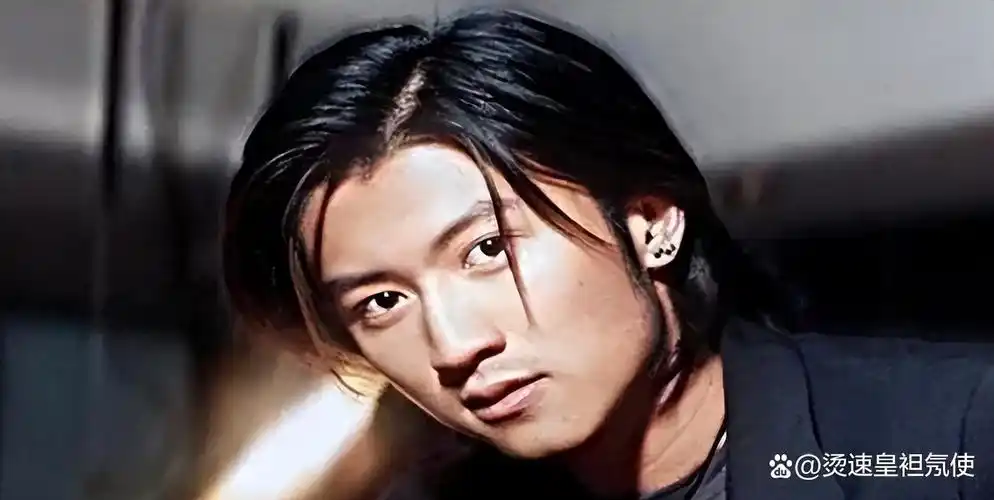 在观众的印象中,谢霆锋永远都是留着长发的样子.