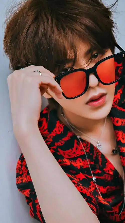 蔡徐坤潮流风范时尚帅气写真,高清图片,手机锁屏桌面-壁纸族