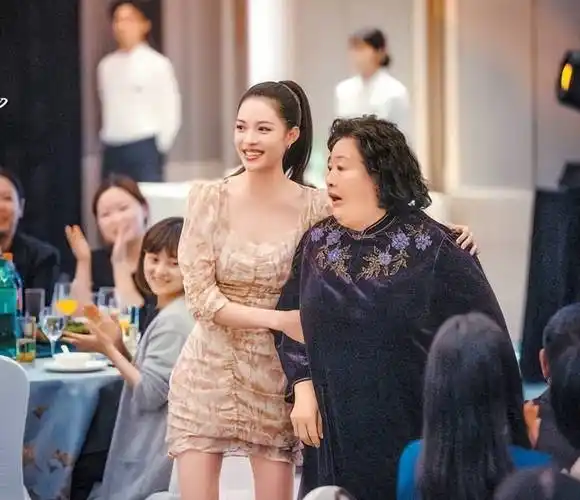 《奔跑》杨超越的黑眼圈,许娣的皱纹,这部剧的滤镜好真实_观众_母亲