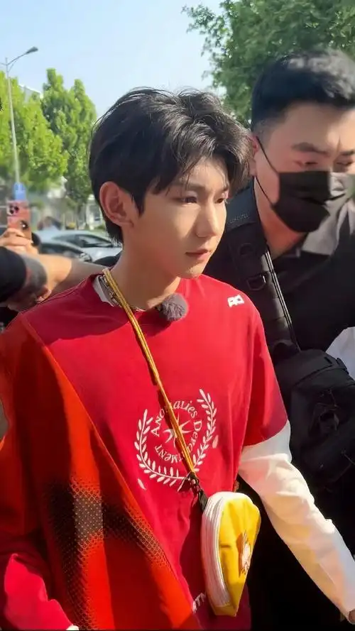 帅气又可爱  #王源丁程鑫敖子逸都在长沙录综艺