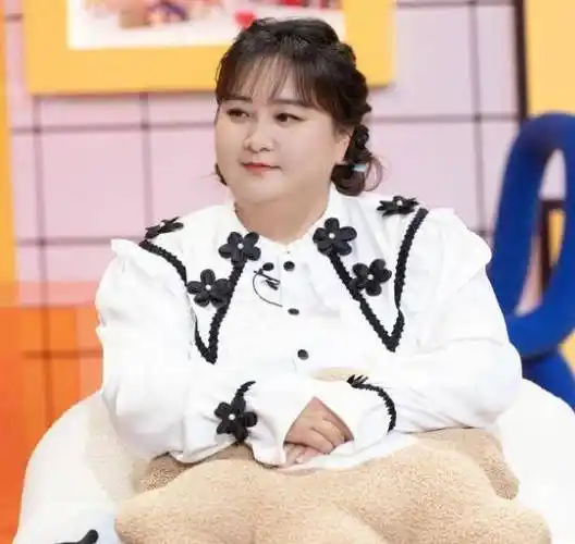 "失踪"半年后,暴瘦100斤的贾玲,打脸了多少流量明星?