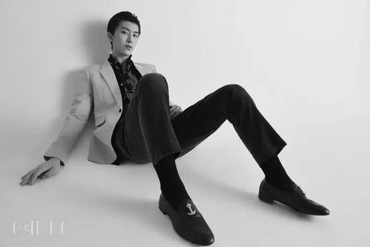 chic magazine 11周年5月刊:范丞丞"在"的恒定时态