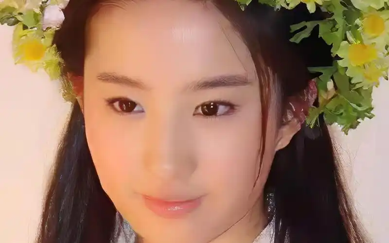 【刘亦菲】【4k原图】神仙姐姐17岁穿国式校服美成仙【颜值巅峰】美到