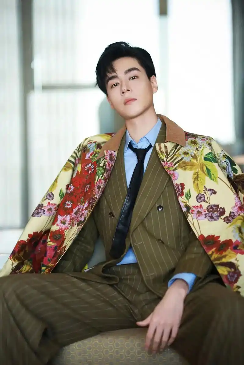 胡一天gq红毯造型