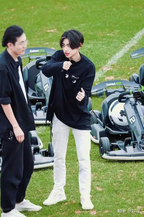 小鬼王琳凯全身照有没有?在线等?