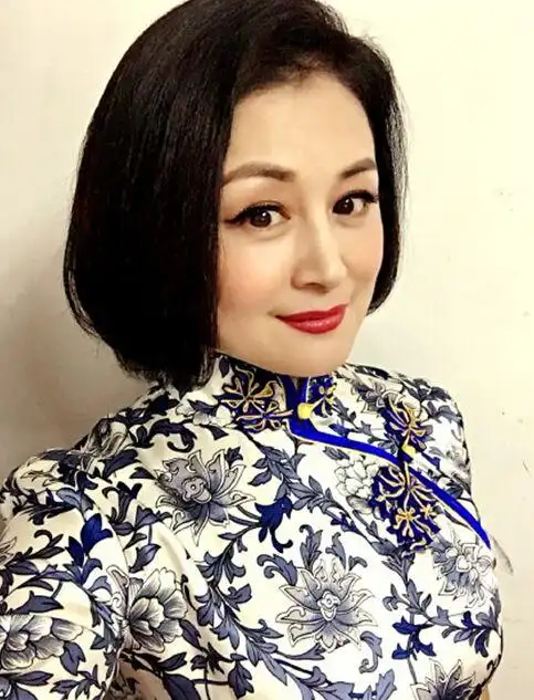 "谢大脚"原来是赵本山小姨子,隐藏20多年老公近照曝光!