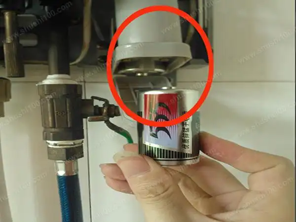 若是用电池的要首先看看电池是不是太旧了,电压不够也会热水器打不