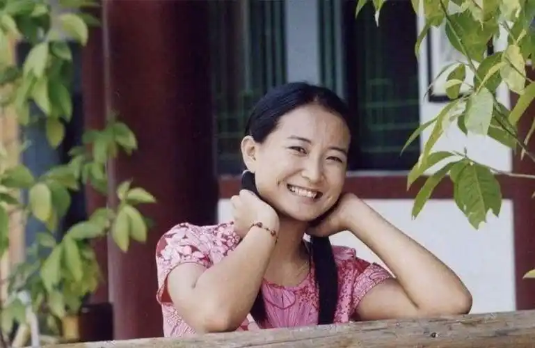 贾玲说自己当年也是个小花没人相信看到她的旧照打脸了