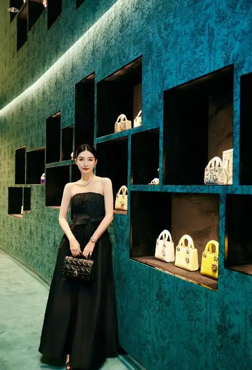 江疏影黑色抹胸长裙##江疏影好优雅