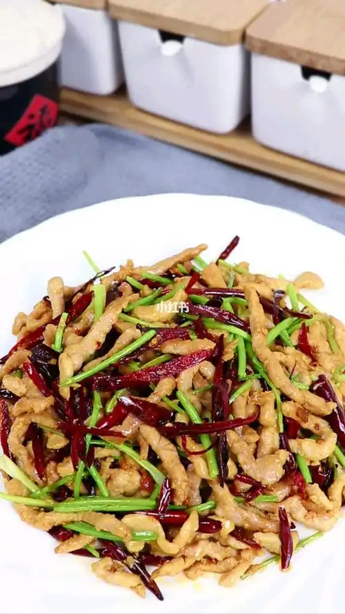 香辣肉丝-一道非常普通的北方家常菜,自己做的比饭店的还要好吃百倍.