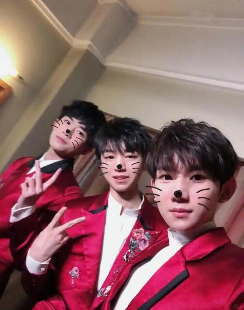 tfboys发合照啦!