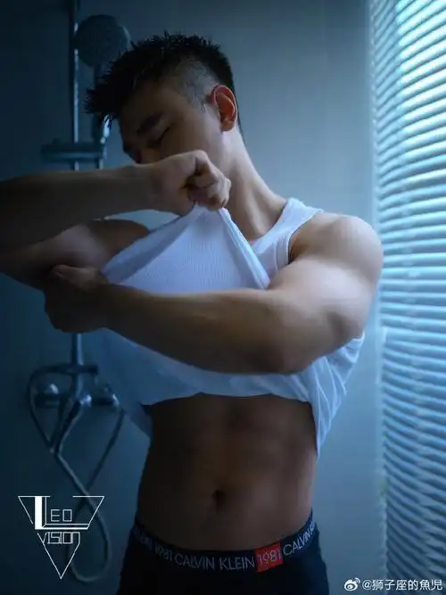 腹肌##男生写真##帅哥合集##东方男孩##氛围感##体育生