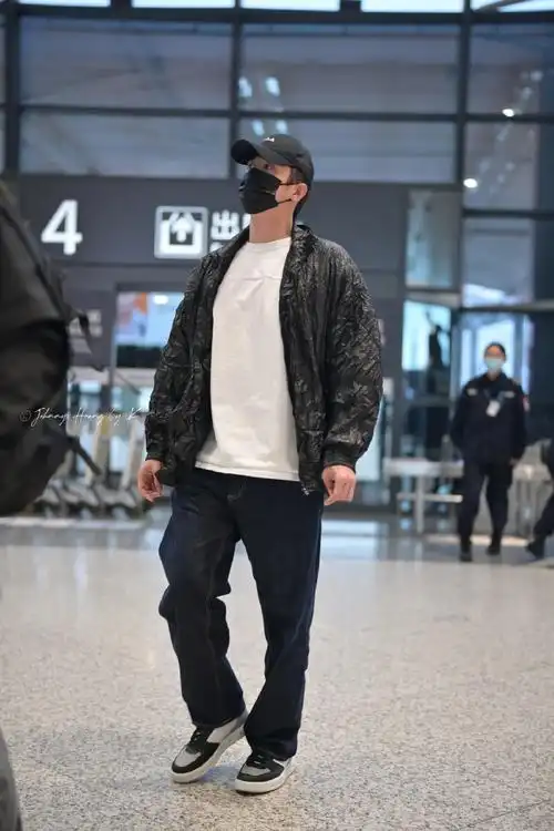 #黄景瑜穿垃圾袋拎塑料袋#