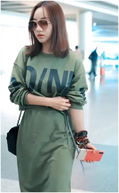 原创38岁的杨蓉真的不会老吗短发造型青春可爱身上找不到一丝破绽