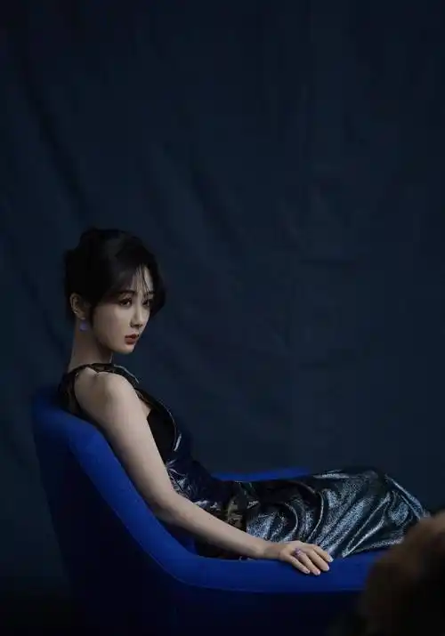 杨紫接受《人物》采访,聊到被换角的经历,换角色反被说不知好歹_娱乐