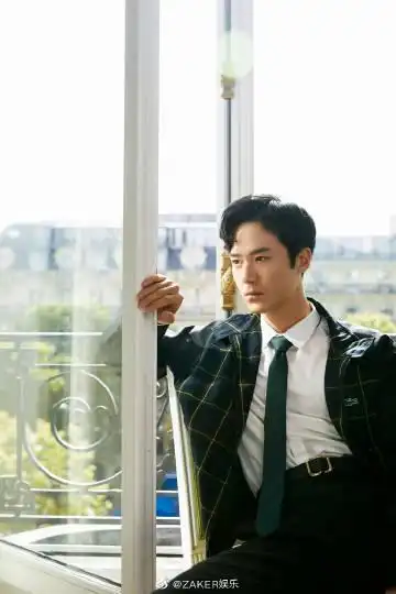 他是《倾世皇妃》中心理扭曲的马度云,《青云志》里年轻神秘的秦无炎