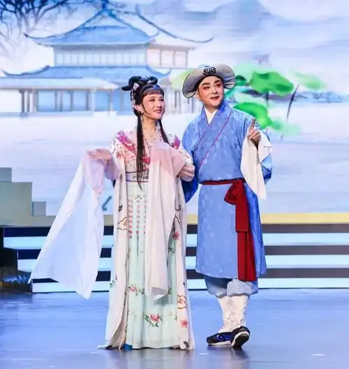 梁伟平,单仰萍表演黄梅戏《刘海戏金蟾》 08王凯说起即将迎来90岁