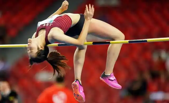 跳高运动员,所具备的专项身体素质水平是影响运动成绩的内因