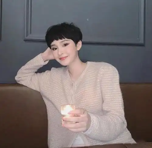 2020流行"盖盖头"发型,灵动又俏皮,潮范十足!