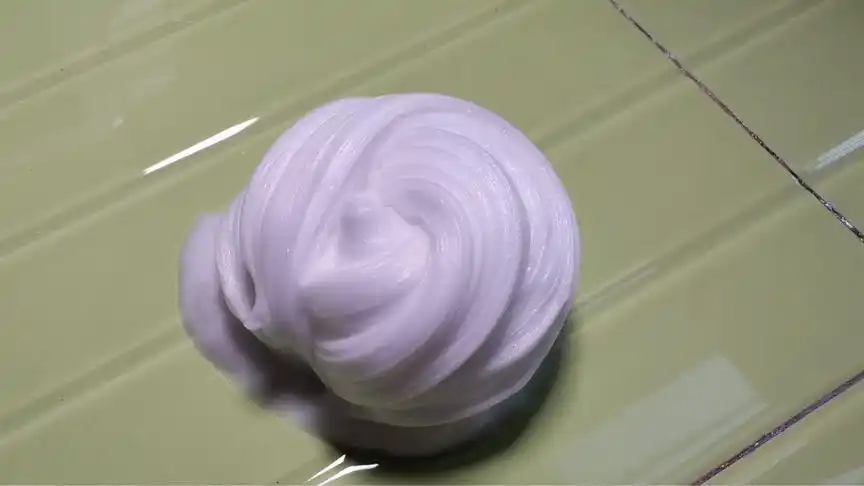 用洗面奶自制无硼砂史莱姆,漂亮的雪白色,戳着治愈,好玩又解压