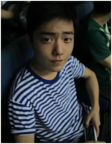 肖战为什么火看完他高中和大学时期的照片你就知道了