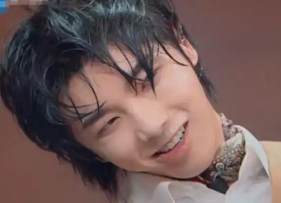 华晨宇被当众卸妆,看到素颜的他,网友:喜欢的人只会更多!