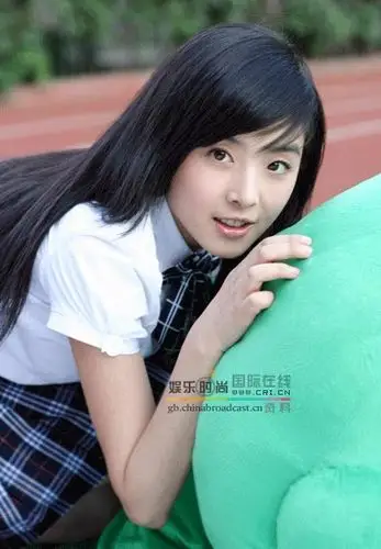 图文:张含韵粉嫩酸甜写真 乖巧女生成长进行时(20)