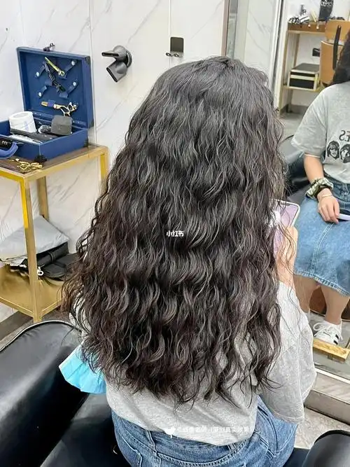 这样烫羊毛卷 发根蓬松 发量翻倍 烫发必看