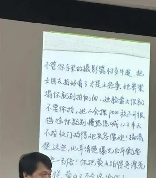 然而,一位网友翻看4年前妈妈的朋友圈时,却发现了一个扎心的真相