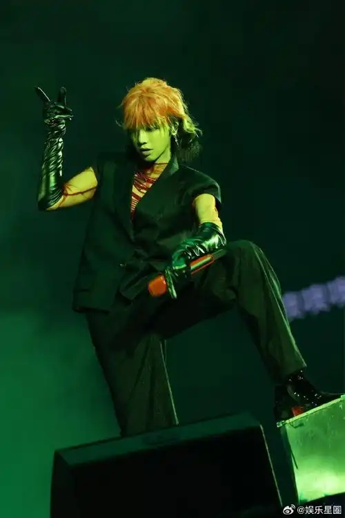 华晨宇演唱会限定九连拍