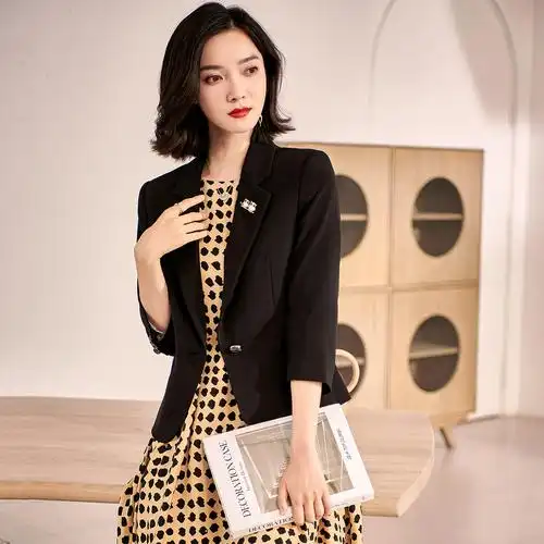 米思阳黑色小西装外套女士2022春夏新款短款职业百搭气质修身西服