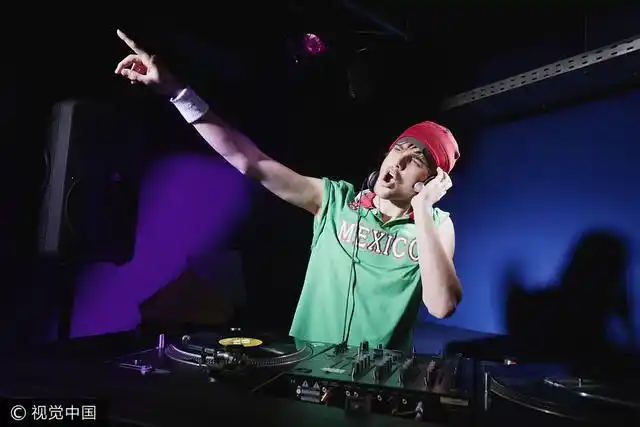 的女孩 vava你的老公pg one你的情敌 小白你的红颜兄弟 大笑你的宝宝