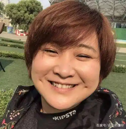 原来"贾玲"只是艺名?知道她的真名后,网友大喊:不改早火了